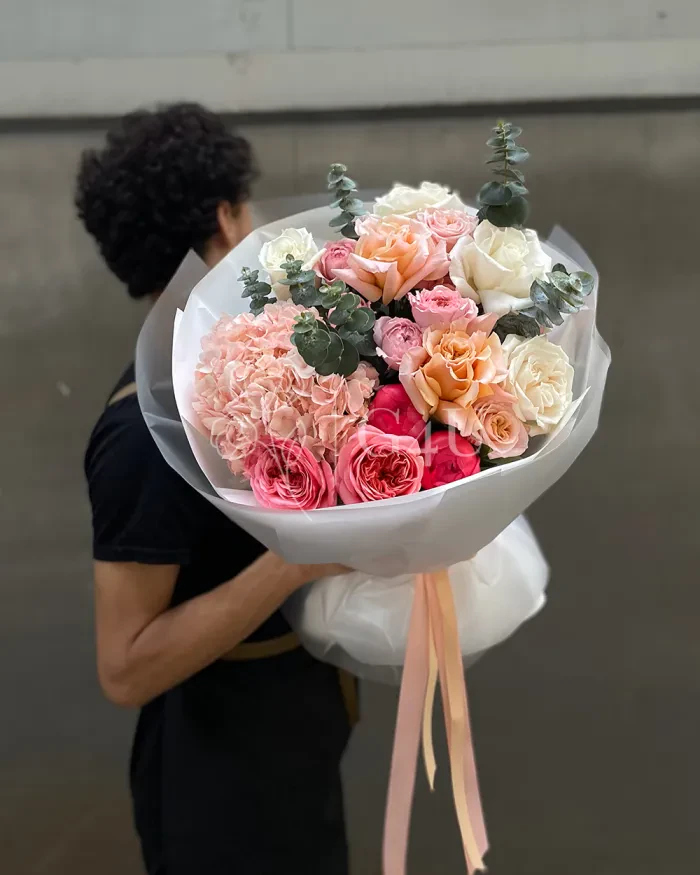 Заказать Букет "Нала" из пионов, пионовидных роз и спрей роз в Алматы