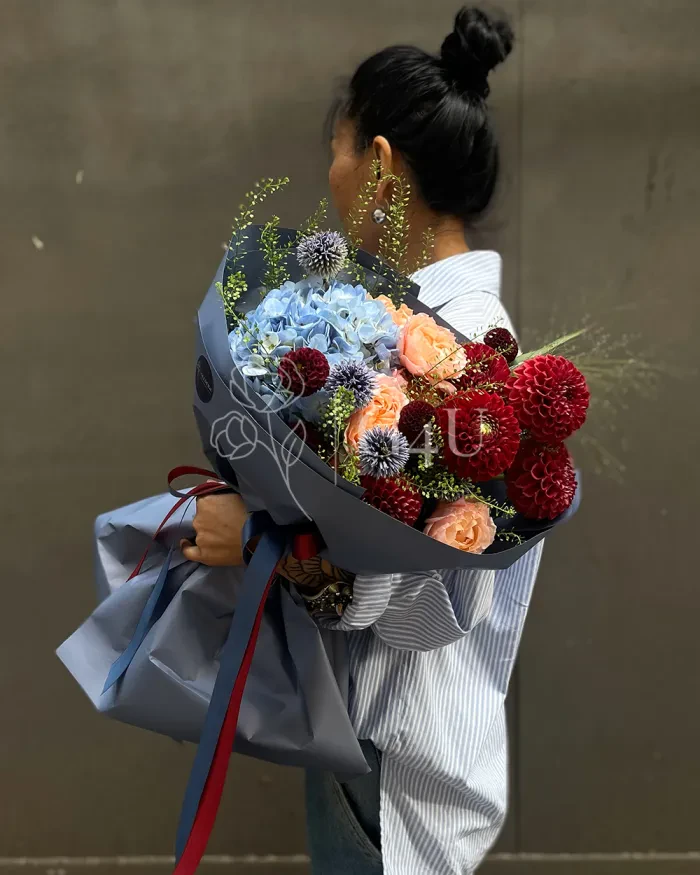 Заказать Букет "Зарема" из георгинов, гортензий и спрей роз в Алматы