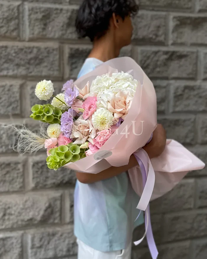 Заказать Букет "Айман" из георгинов, гортензий и лизиантусов в Алматы