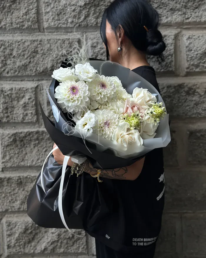 Заказать Букет "Тамилла" из георгинов, гортензий и лизиантусов в Алматы