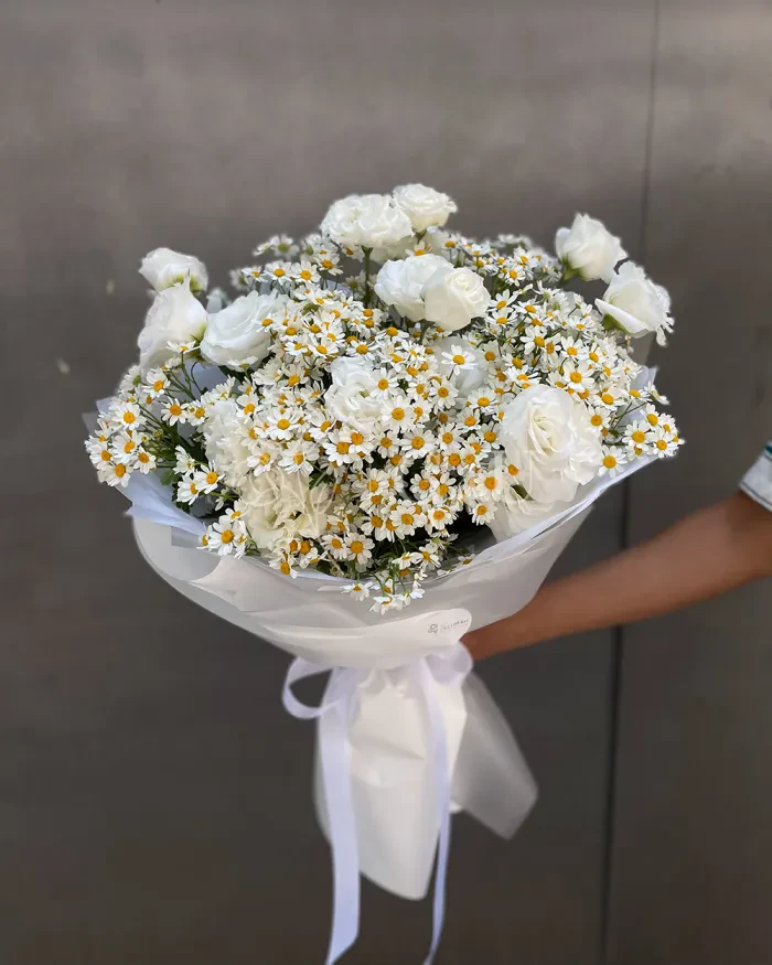 Заказать Букет "Мариша" из ромашек и лизиантусов в Алматы