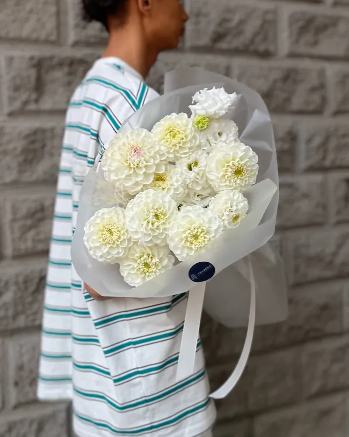 Заказать Букет "Людмила" из георгинов и лизиантусов в Алматы