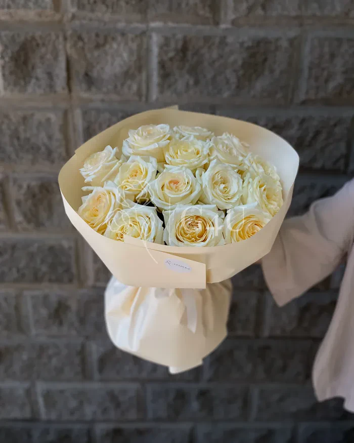 Заказать Моно букет из пионовидных роз в Алматы