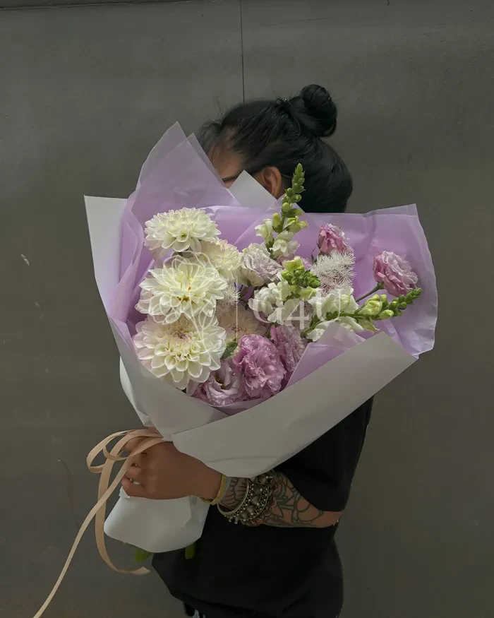 Заказать Букет "Лето" из георгинов и лизиантусов в Алматы