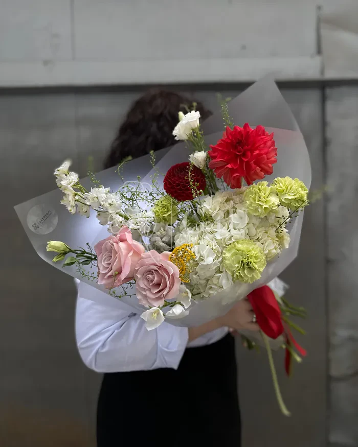 Заказать Букет "Весна" из гортензий, георгинов и роз в Алматы