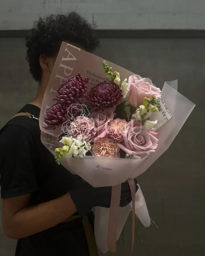 Заказать Букет "Меруерт" из хризантем, роз и гвоздик в Алматы