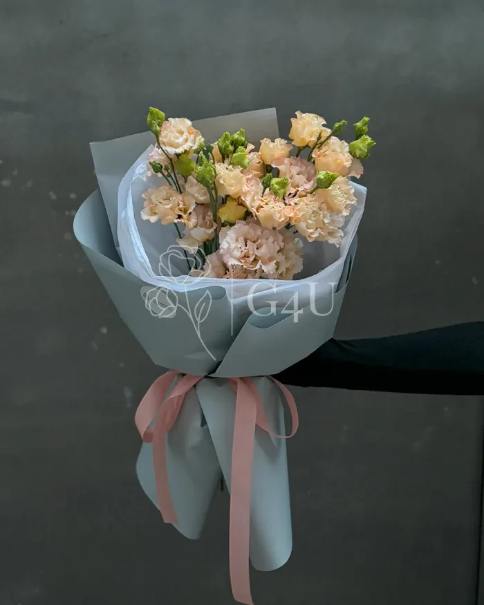 Заказать Моно букет из лизиантусов "Сара" в Алматы