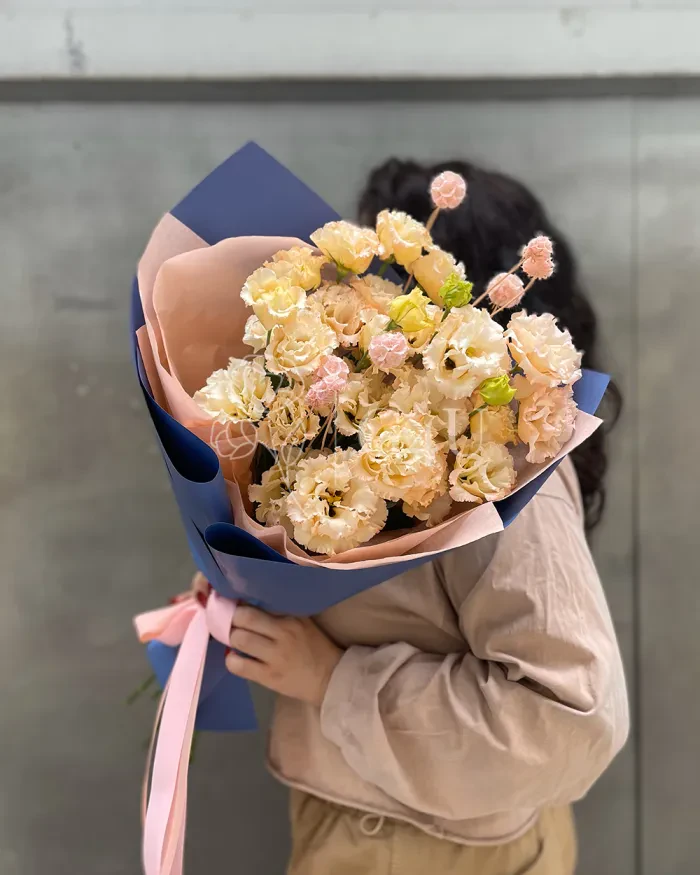 Заказать Моно букет из лизиантусов "Альмира" в Алматы