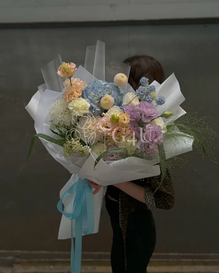 Заказать Букет "Гульзат" из роз, гортензий и георгинов в Алматы