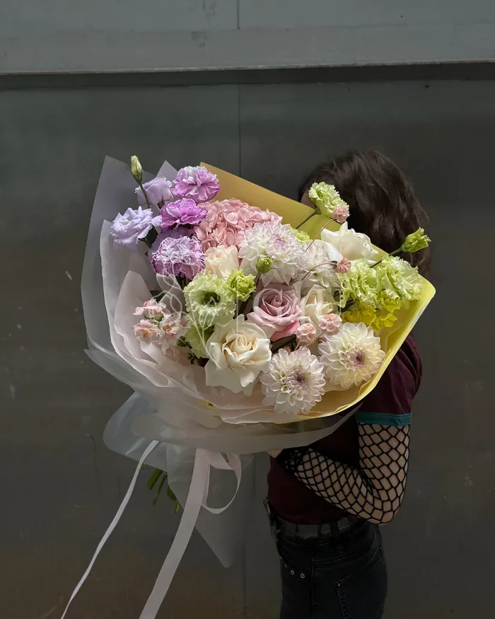 Заказать Букет "Лилия" из георгинов, роз и гортензии в Алматы