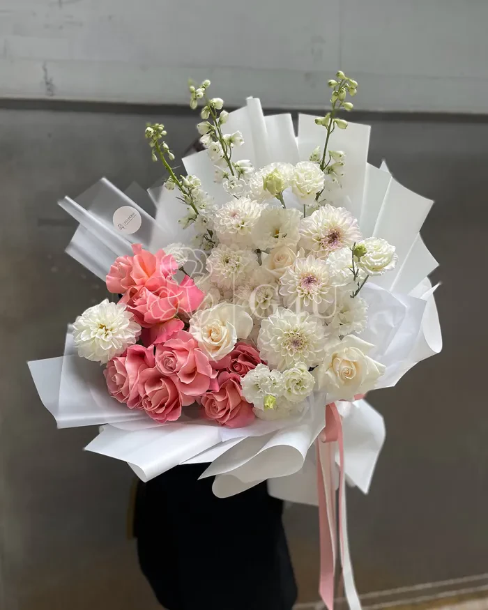 Заказать Букет "Светлана" из роз, георгинов и гортензий в Алматы