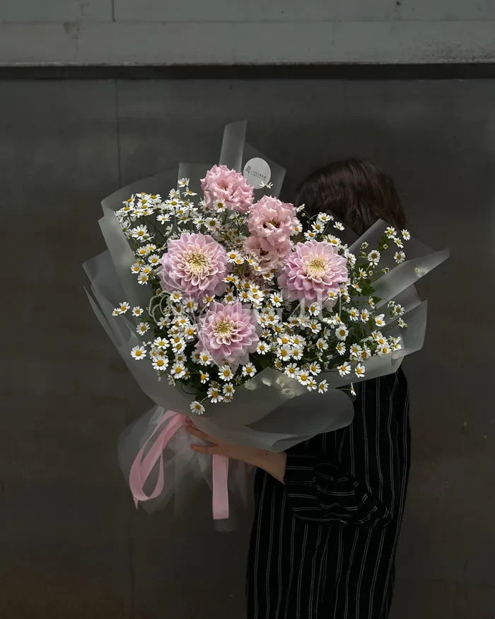 Заказать Букет "Айлин" из георгинов и ромашек в Алматы