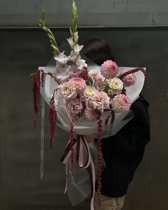 Заказать Букет "Summer" из георгинов и лизиантусов в Алматы