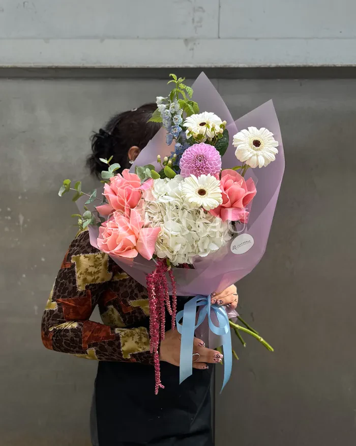 Заказать Букет "Ольга" из гербер, роз и гортензии в Алматы