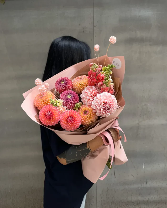 Заказать Букет "Евгения" из георгинов и львиного зева в Алматы