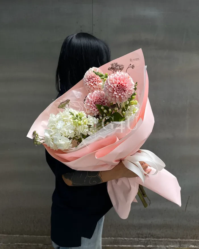 Заказать Букет "Дамелия" из гортензии и георгинов в Алматы