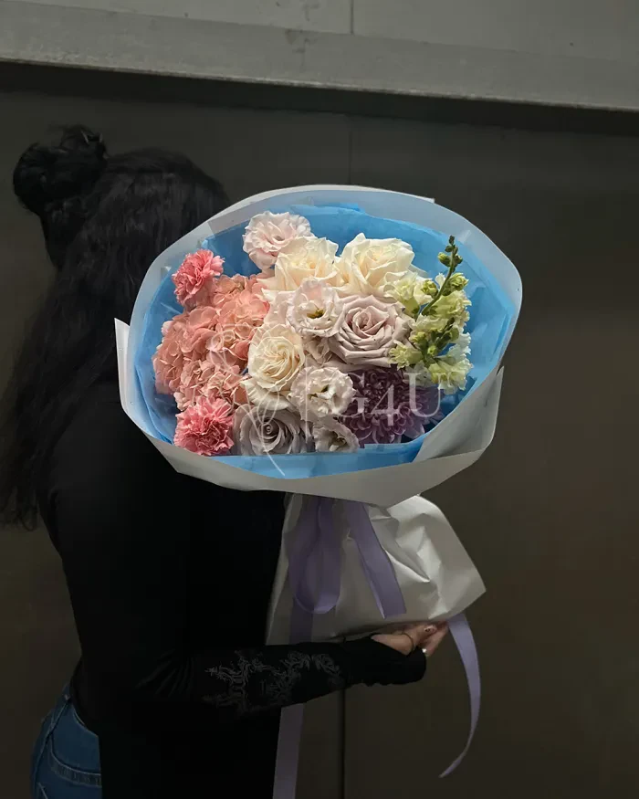 Заказать Букет "Эстелла" из роз, гвоздик и гортензии в Алматы