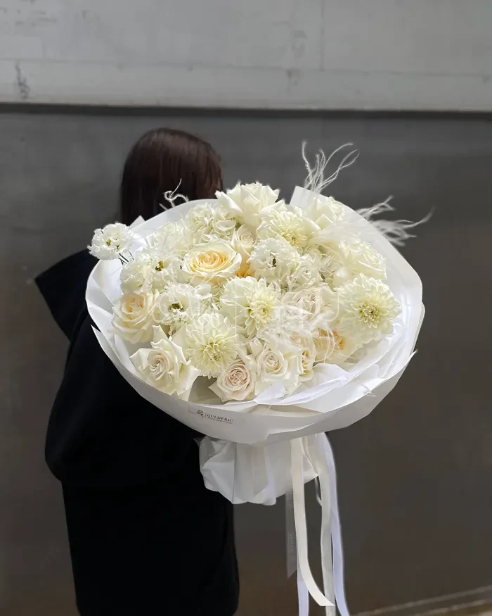 Заказать Букет "Анфиса" из роз, георгинов и лизиантусов в Алматы