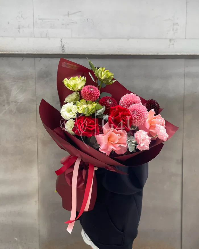 Заказать Букет "Агнесса" из георгинов, роз и лизиантусов в Алматы