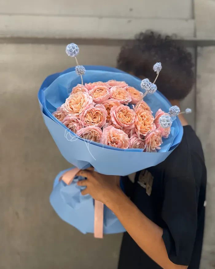 Заказать Моно букет из спрей роз "Изольда" в Алматы