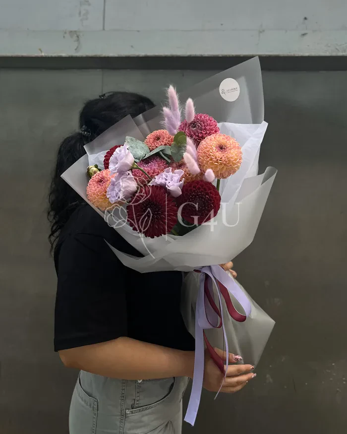 Заказать Букет "Радмила" из георгинов и лизиантусов в Алматы