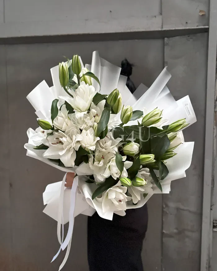 Заказать Моно букет из 7 пионовидных лилий в Алматы