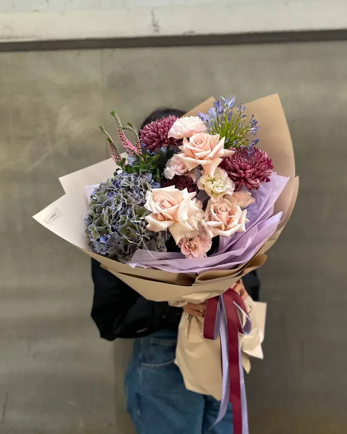 Заказать Букет “Инкар” из гортензии, роз и хризантем в Алматы