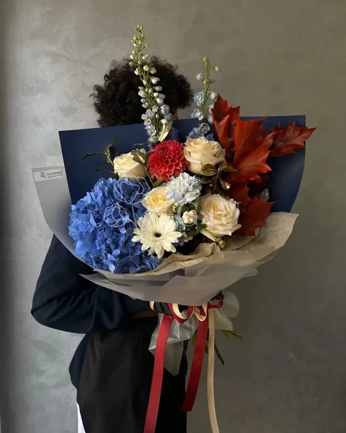 Заказать Букет "Айару" из роз, гортензии и георгинов в Алматы