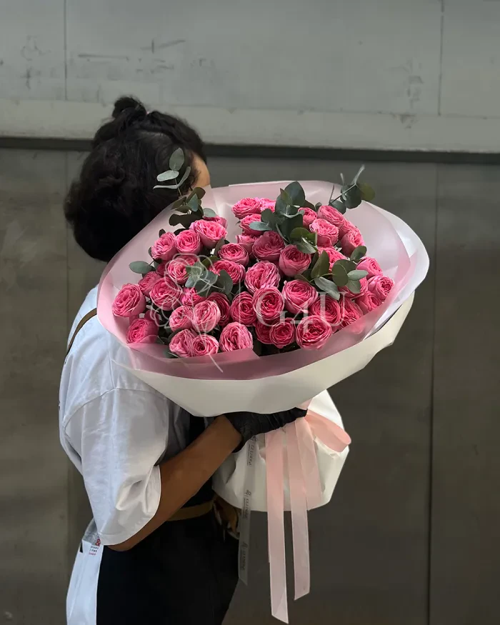 Заказать Моно букет из спрей роз с эвкалиптом "Аяна" в Алматы