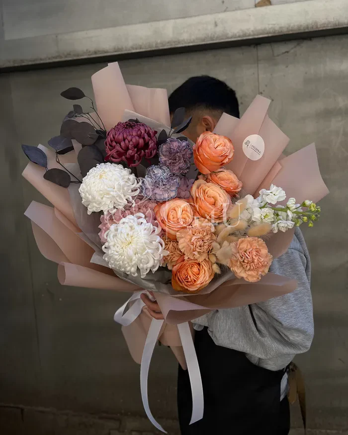 Заказать Букет " Луина" из роз, хризантем и гортензии в Алматы