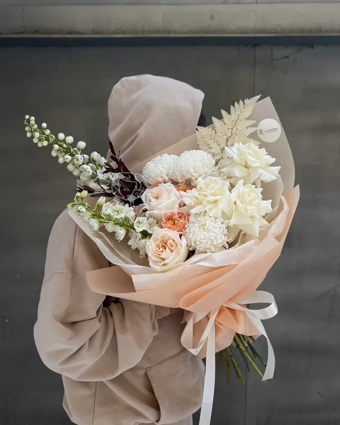 Заказать Букет "Шадия" из роз, пионовидных роз и хризантем в Алматы