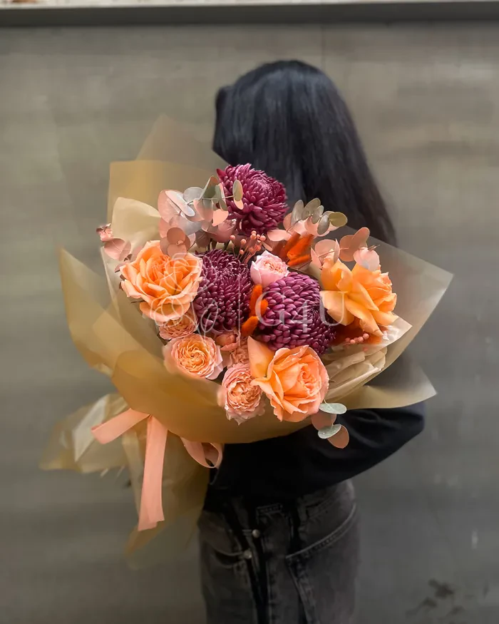 Заказать Букет "Амалия" из роз, спрей-роз и хризантем в Алматы