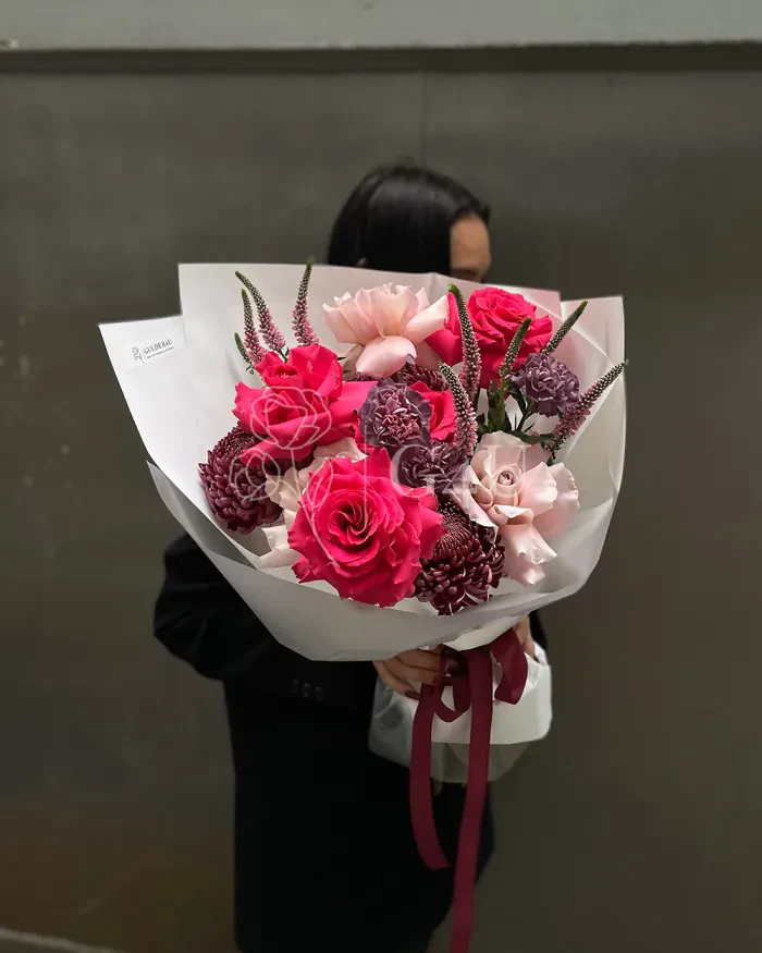 Заказать Букет "Лумия" из роз, хризантем и гвоздик в Алматы