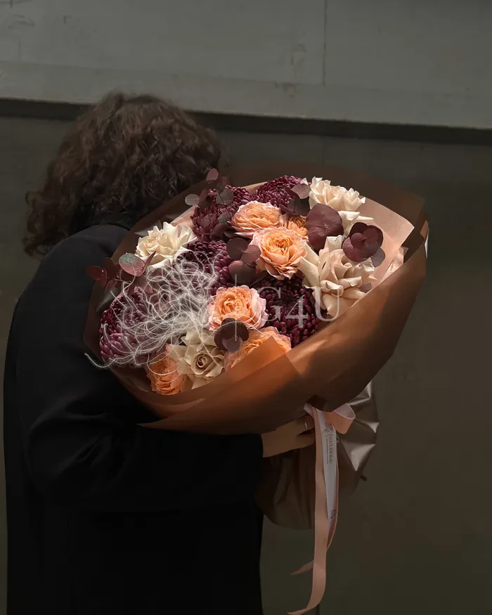 Заказать Букет "Эсмира" роз, спрей роз и хризантем в Алматы