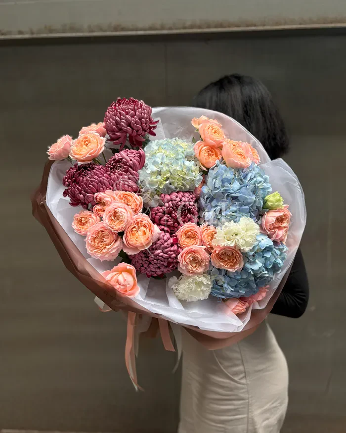 Заказать Букет "Мария" из спрей роз и хризантем в Алматы