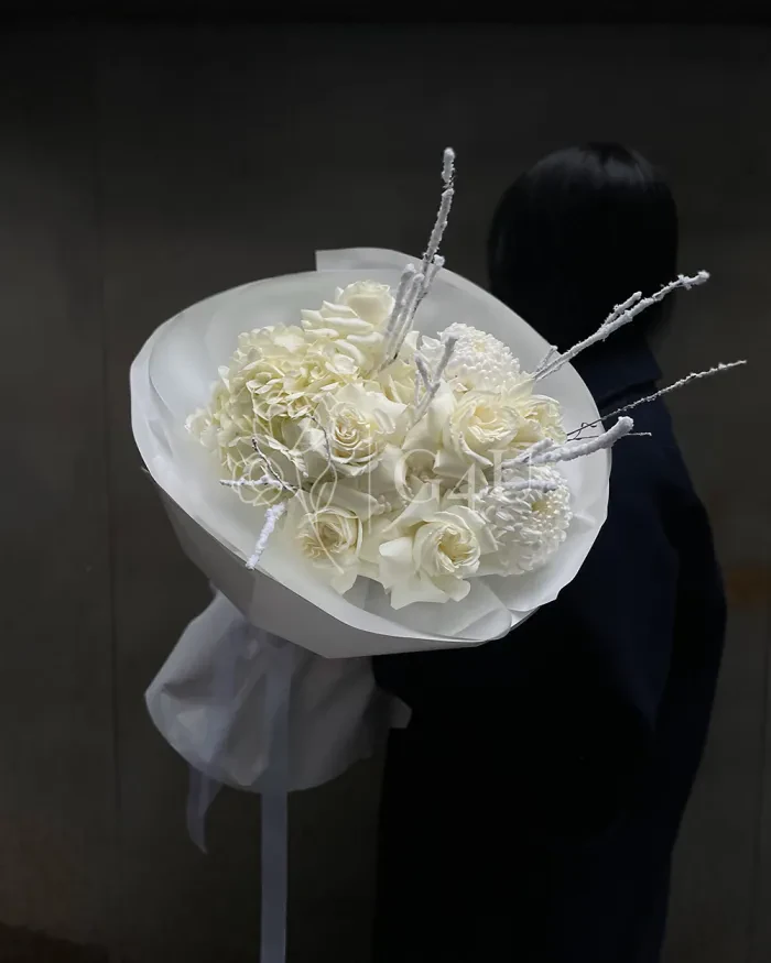 Заказать Букет "Нежность" из роз, гортензии и хризантем в Алматы