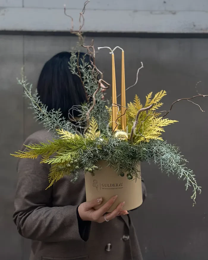 Заказать Новогодняя композиция "Frosted Elegance" в Алматы