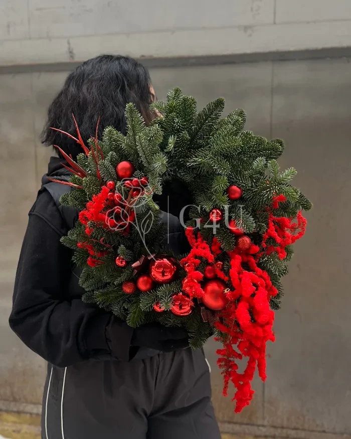 Заказать Новогодний венок "Red Winter Glow" в Алматы