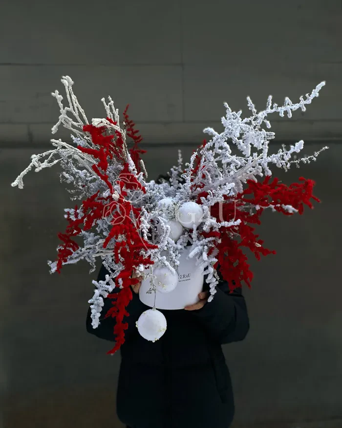 Заказать Новогодняя композиция "Арктическое Пламя" в Алматы