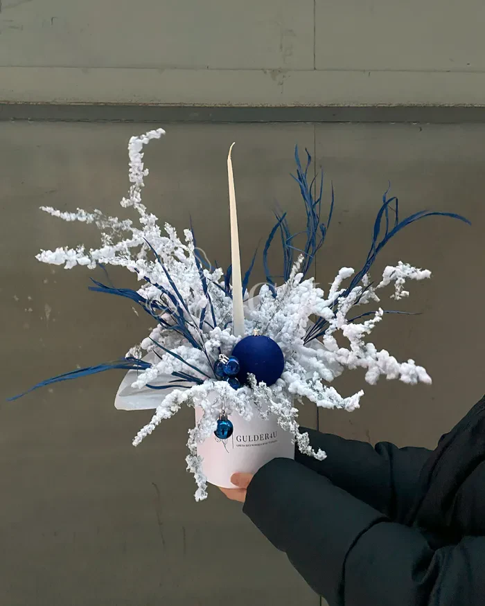 Заказать Новогодняя композиция "White-Blue" в Алматы