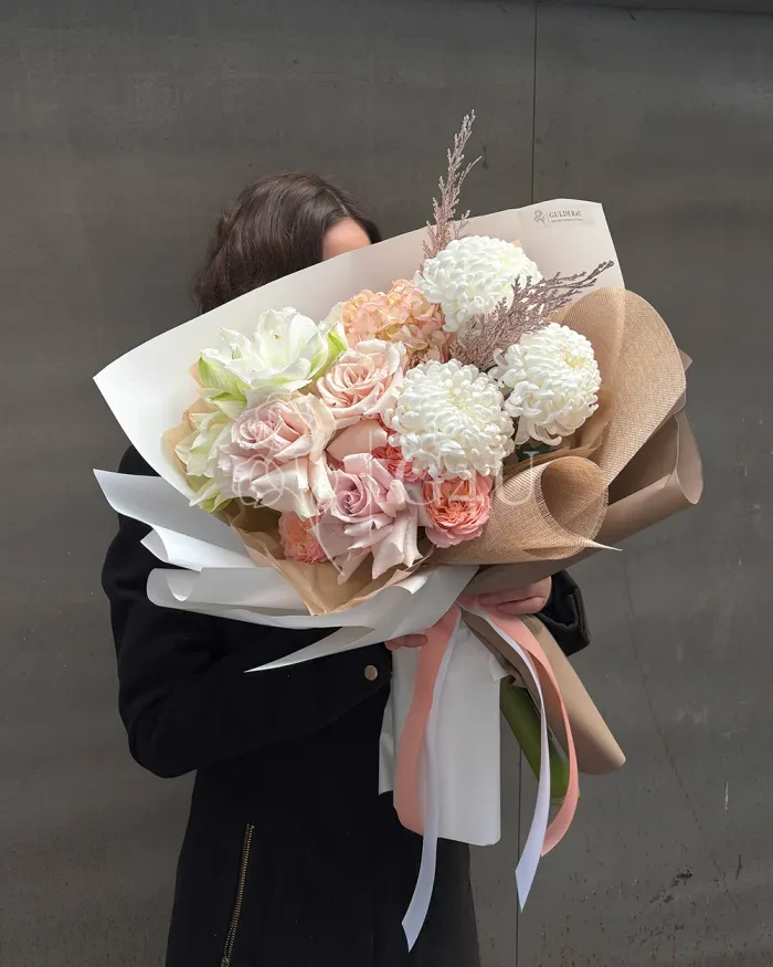 Заказать Букет "Сабира" из роз, хризантем и гортензии в Алматы