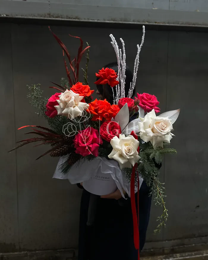 Заказать Букет "Мадлен" из роз и пионовидных роз в Алматы