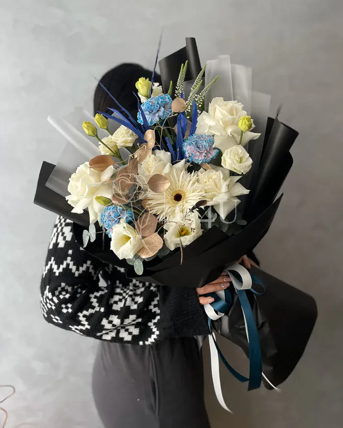 Заказать Букет "Элеонора" из роз, гвоздик и лизиантусов в Алматы