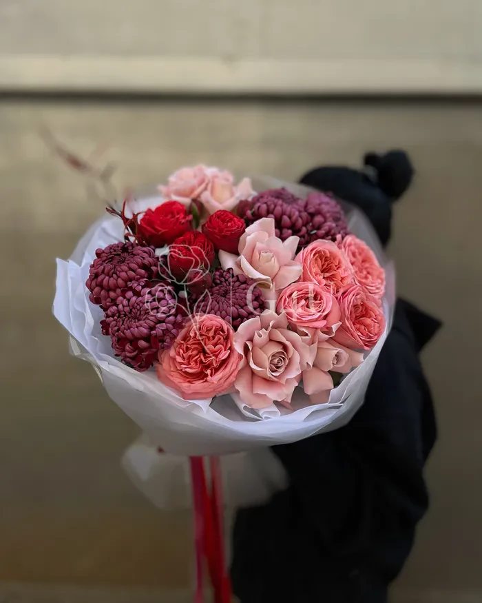 Заказать Букет "Океан чувств" из роз, пионовидных роз и хризантем в Алматы