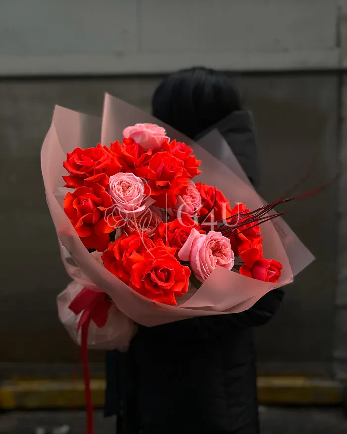 Заказать Букет "Мечта" из роз и пионовидных роз в Алматы