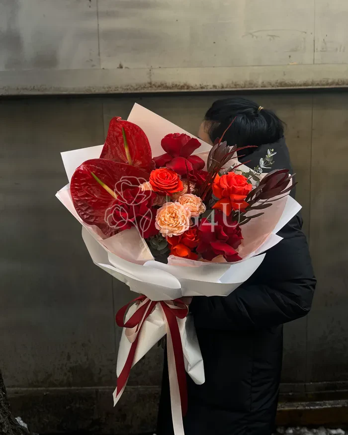 Заказать Букет "Haydée" из роз, спрей роз и антуриума в Алматы