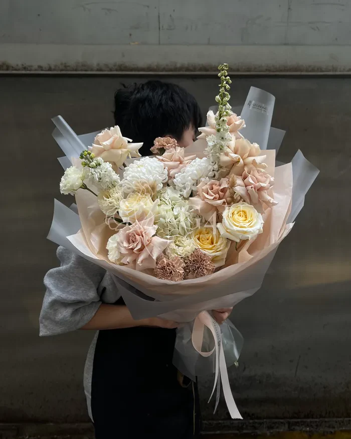 Заказать Букет "Hannah" из роз, хризантем и гвоздик в Алматы