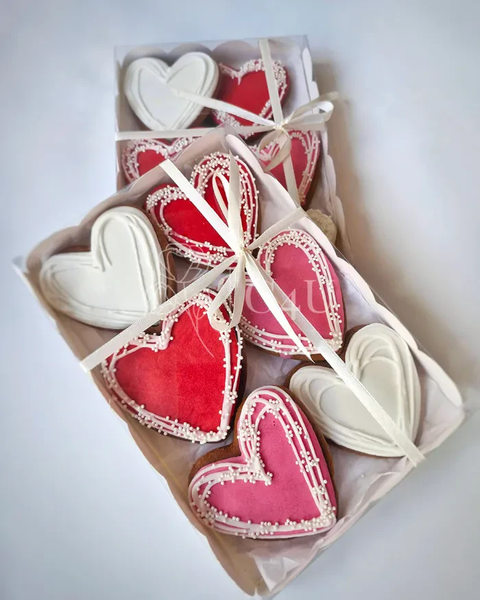 Заказать Набор из 6 имбирных пряников в форме сердца в Алматы