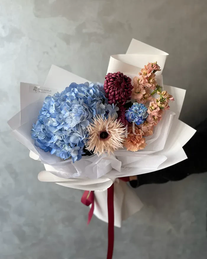 Заказать Букет "Megan" из хризантем, гвоздик и гортензии в Алматы