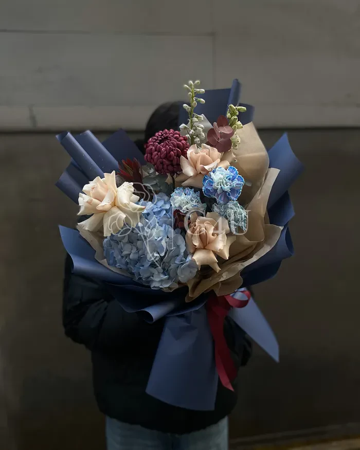 Заказать Букет "Florencia" из роз, гвоздик и гортензии в Алматы